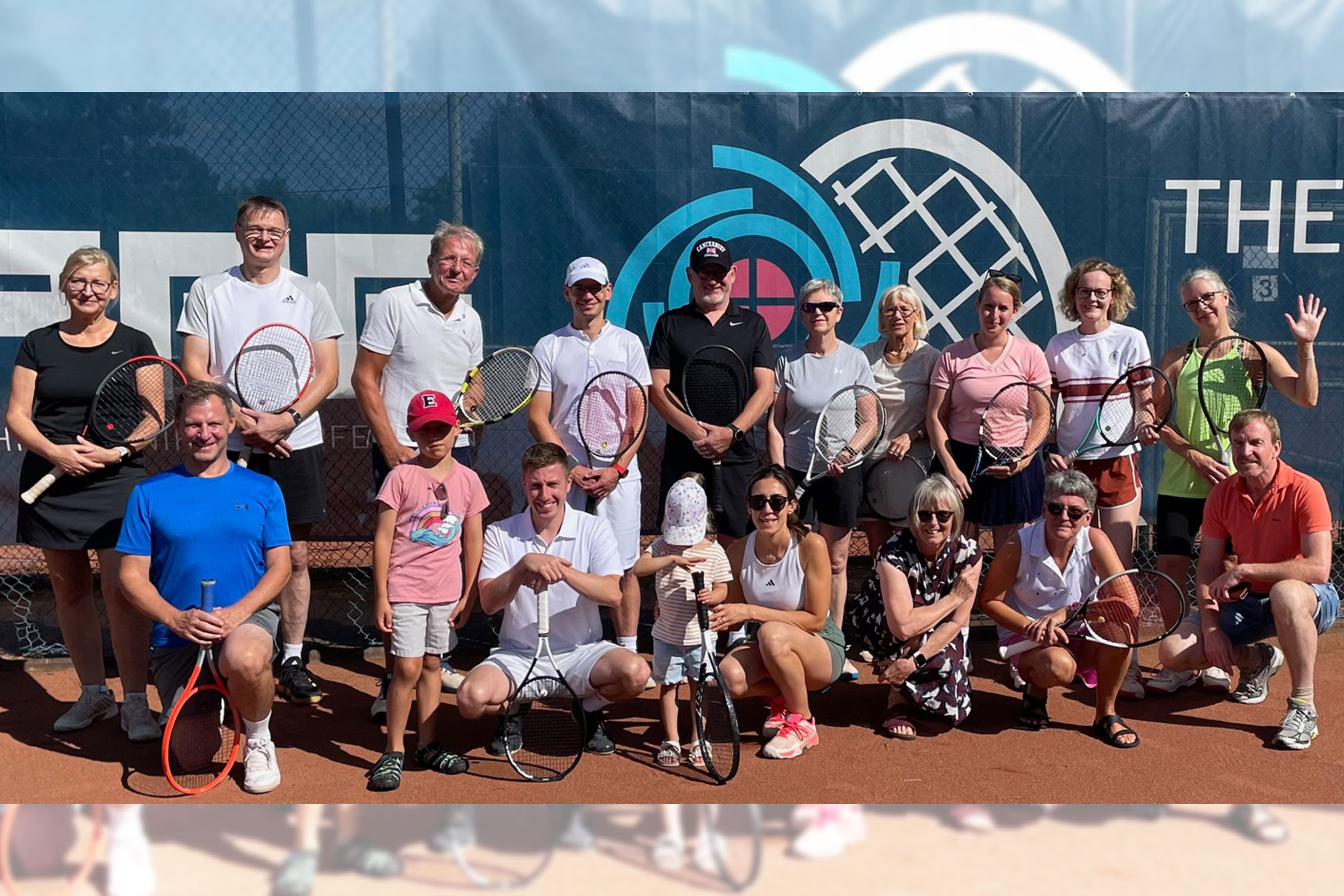 Mixed Turnier TC Warburg 2024, alle Spieler*innen auf dem Platz